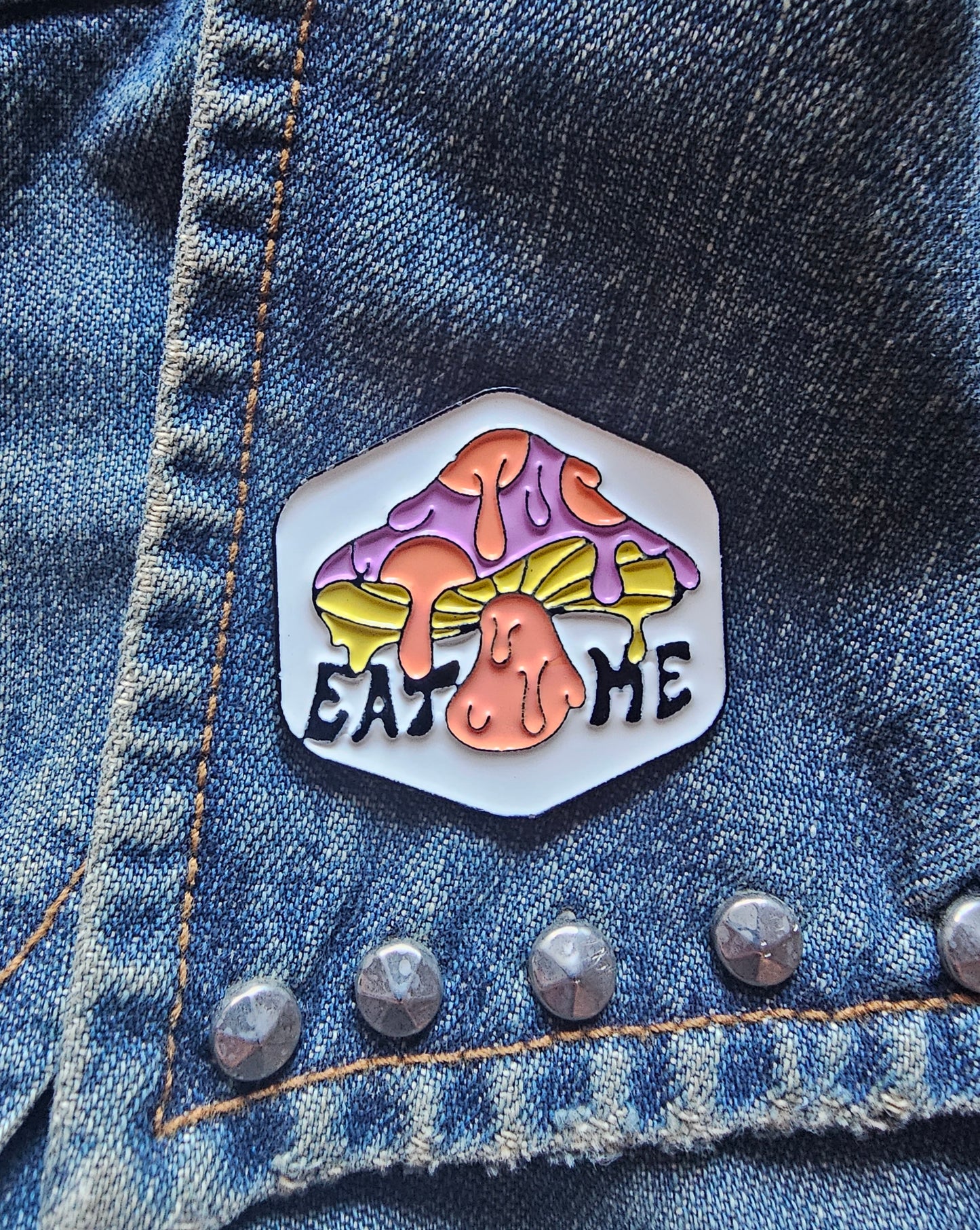 Pin "Eat Me"